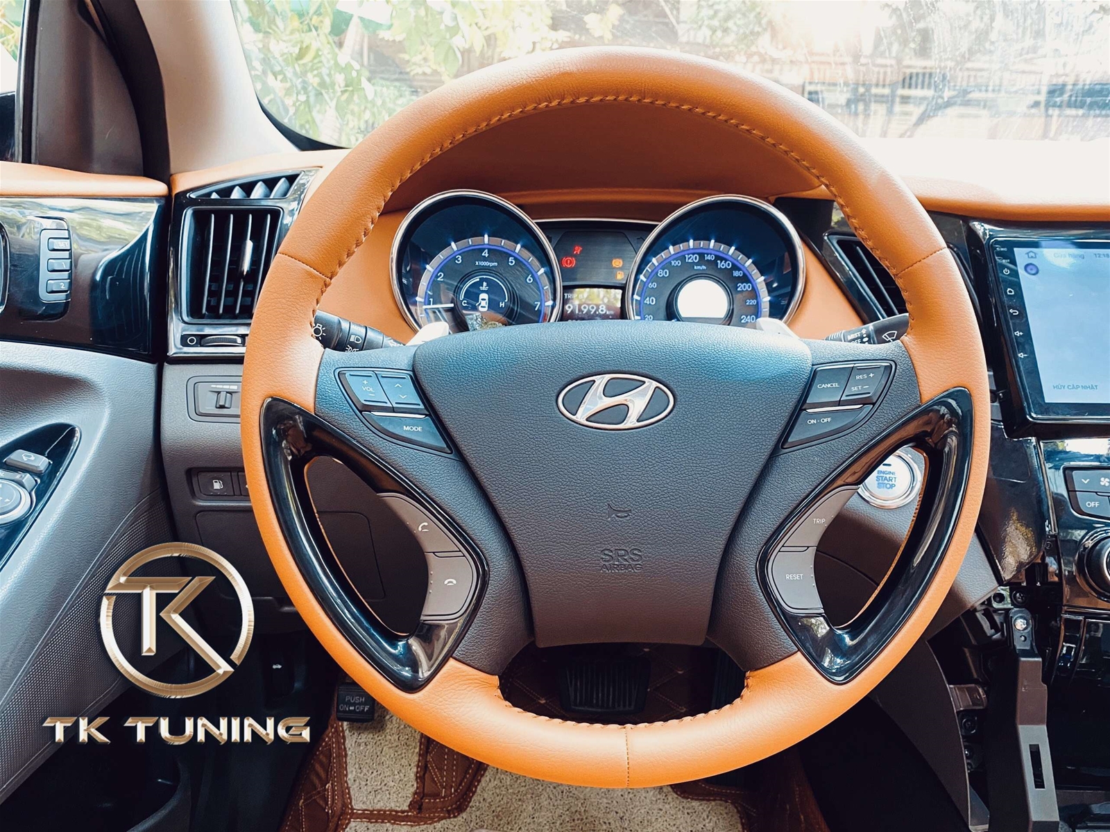 Đổi Màu Nội Thất Xe Hyundai Santafe Tại HCM Giá Tốt